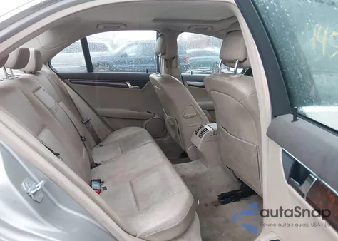 2009 Mercedes-Benz C 300 Luxury 4Matic/Sport 4Matic z USA, uszkodzony, nr VIN WDDGF81X89R070531